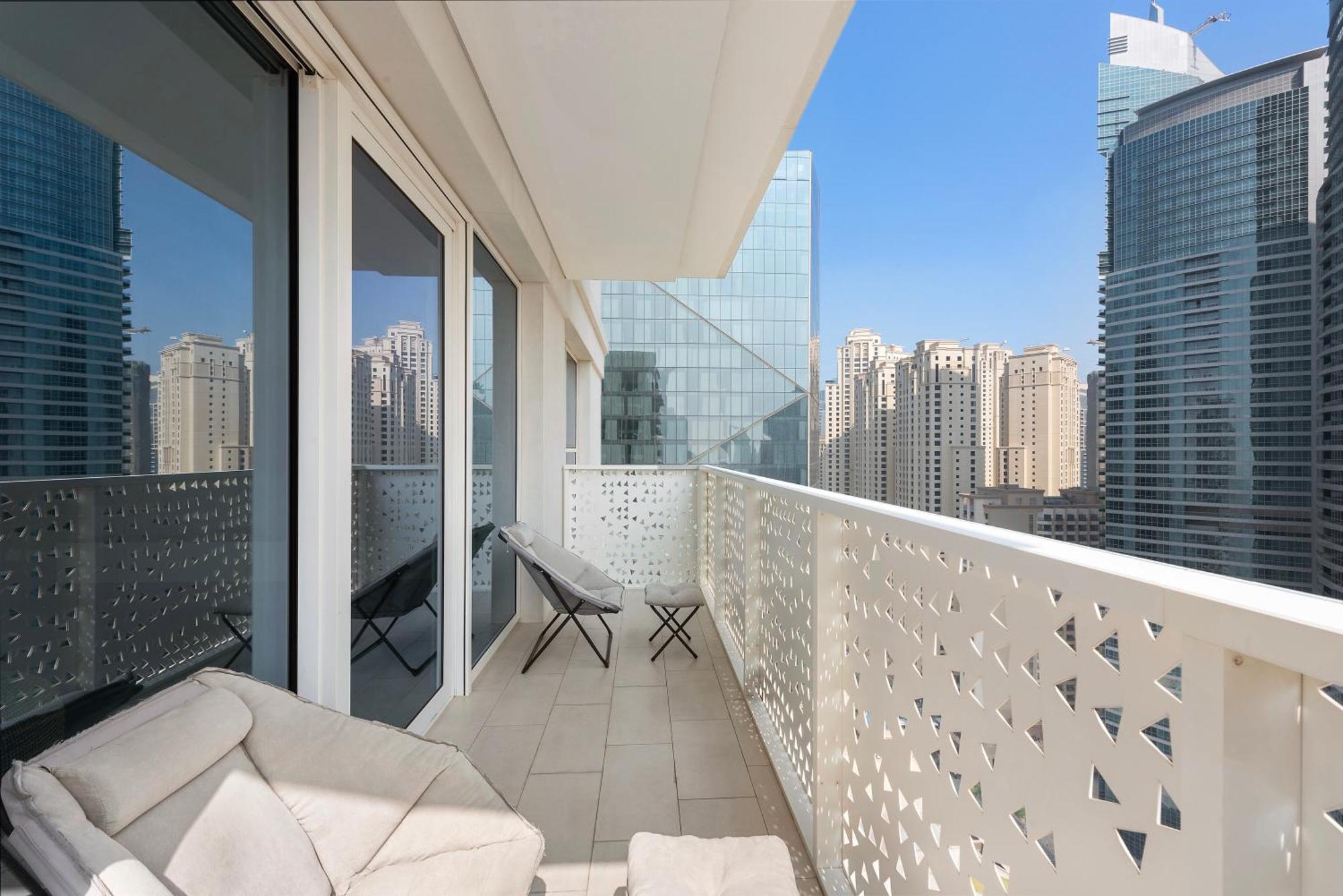 La Vie, Jbr,